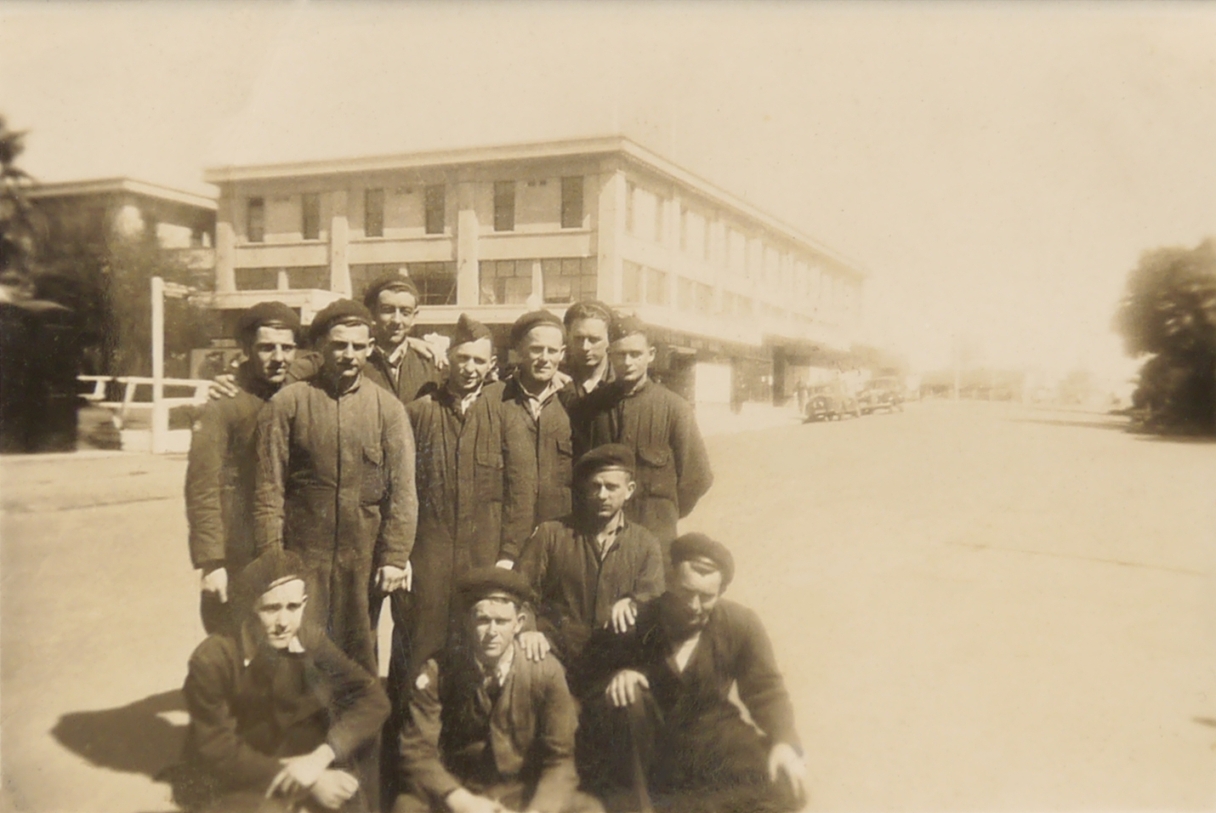 Clem Noonan (left of photo, front row) with other RAAF trade trainees in Melbourne late 1940/early 1941.